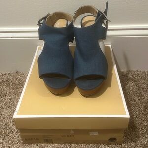 Michael Michael kors wedge sandal 8.5M